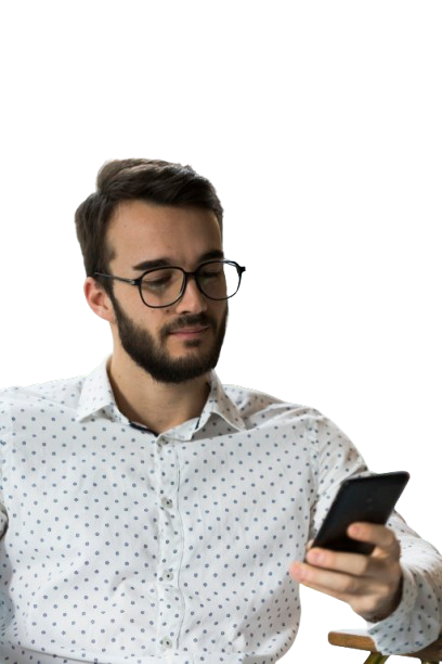 homme-affaires-regarder-mobile-removebg-preview